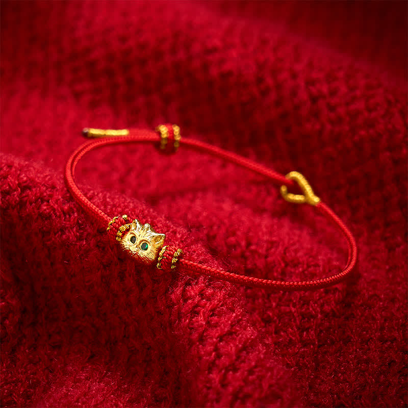 Buddha Stones Pulsera de la suerte con lindo gato, tejida a mano con hilo rojo. - Rojo (circunferencia de la muñeca 15-19 cm) - image 0