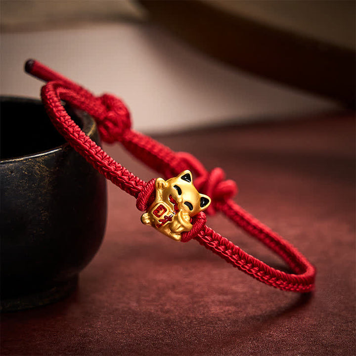Buddha Stones Pulsera ajustable hecha a mano con hilo trenzado rojo y diseño de gato dorado de la suerte. - Rojo oscuro - 5,91-7,48 pulgadas (15-19 cm) - image 0