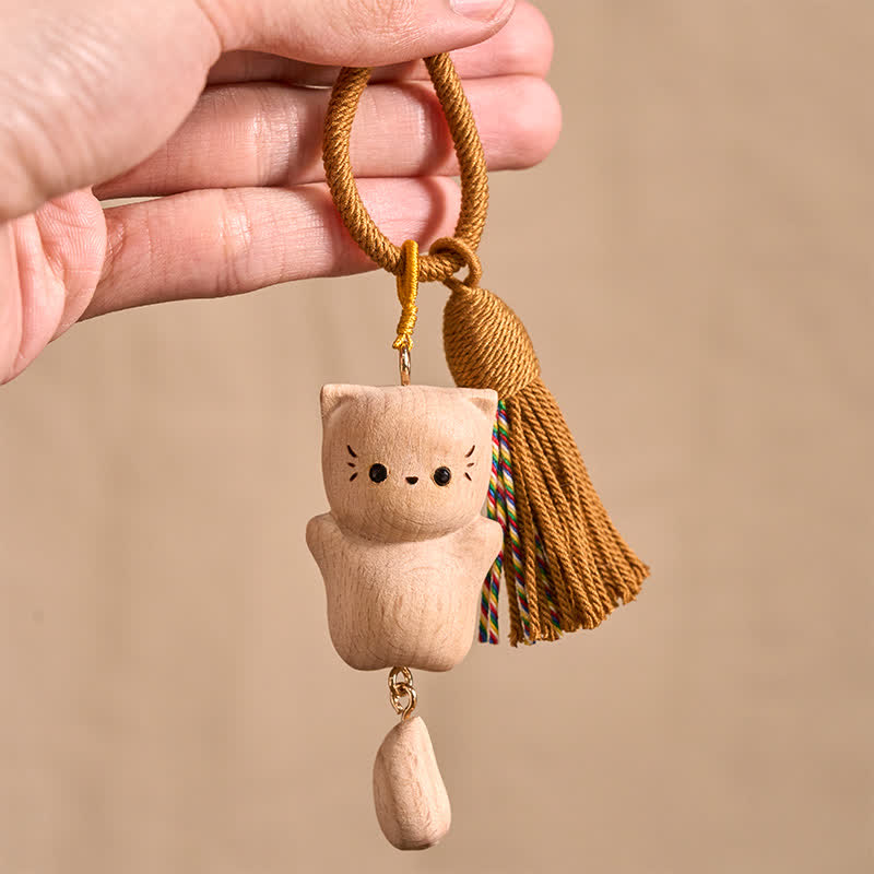 Buddha Stones Llaveros con borla hechos a mano de madera de haya con diseño de gato de la suerte - image 0