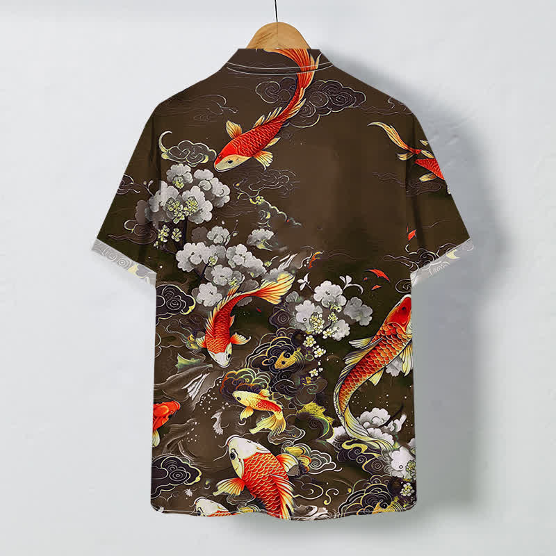 Buddha Stones Camisa de manga corta para hombre con estampado floral blanco, nubes y pez koi rojo, resistente a las arrugas. - image 7