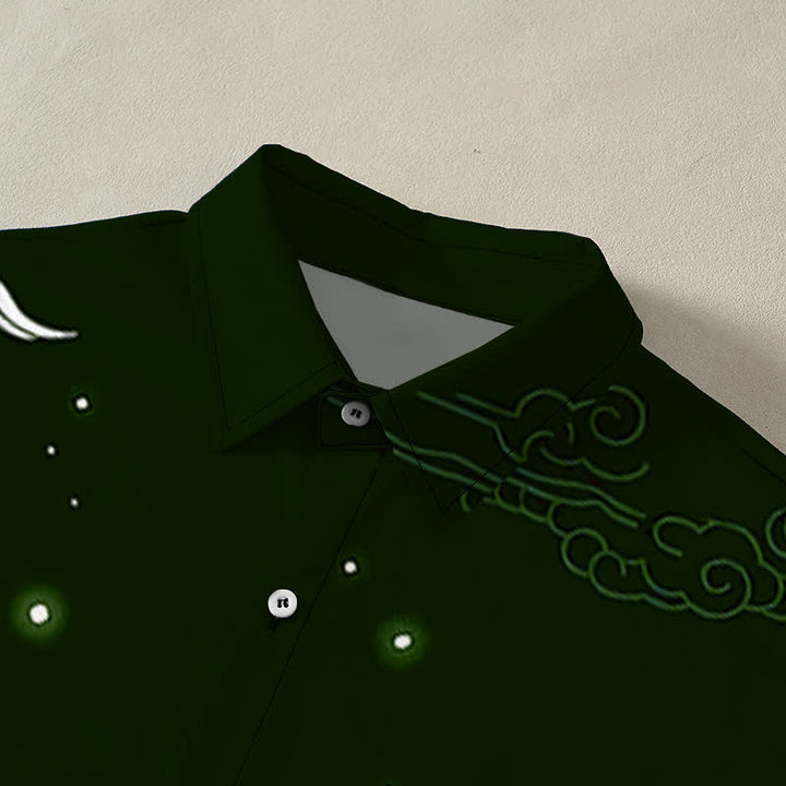 Buddha Stones Camisa de manga corta para hombre con botones y estampado de grullas voladoras y nubes, resistente a las arrugas. - image 7