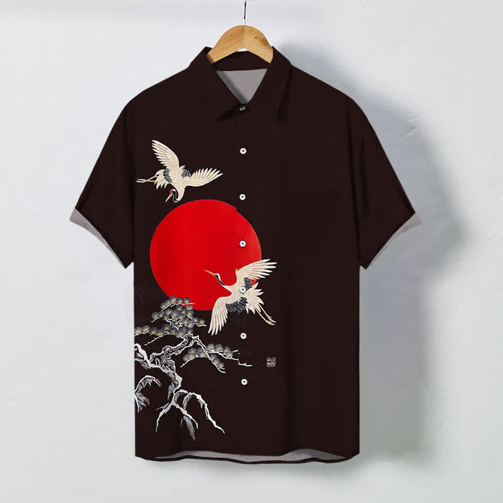 Buddha Stones Camisa de manga corta para hombre con botones y estampado de pino y grulla roja, resistente a las arrugas. - Marrón silla de montar - US/UK/AU48, UE58 (4XL) - image 10