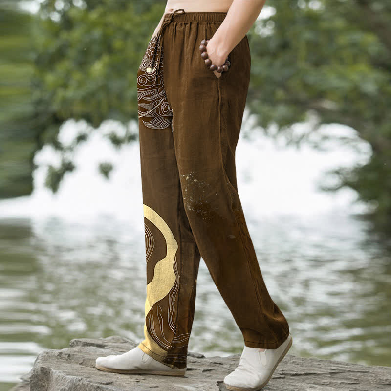 Buddha Stones Pantalones de hombre de algodón con estampado de ondas de dragón dorado y corte ajustado, con bolsillos. - image 7