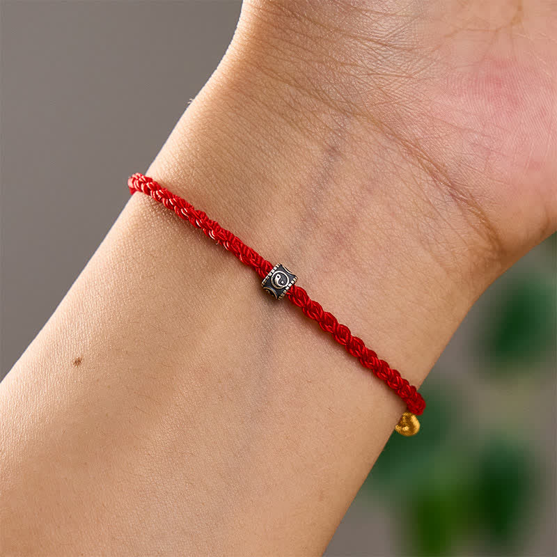 Buddha Stones Pulsera minimalista tejida a mano con hilo negro y rojo y diseño Yin Yang para protección. - image 4