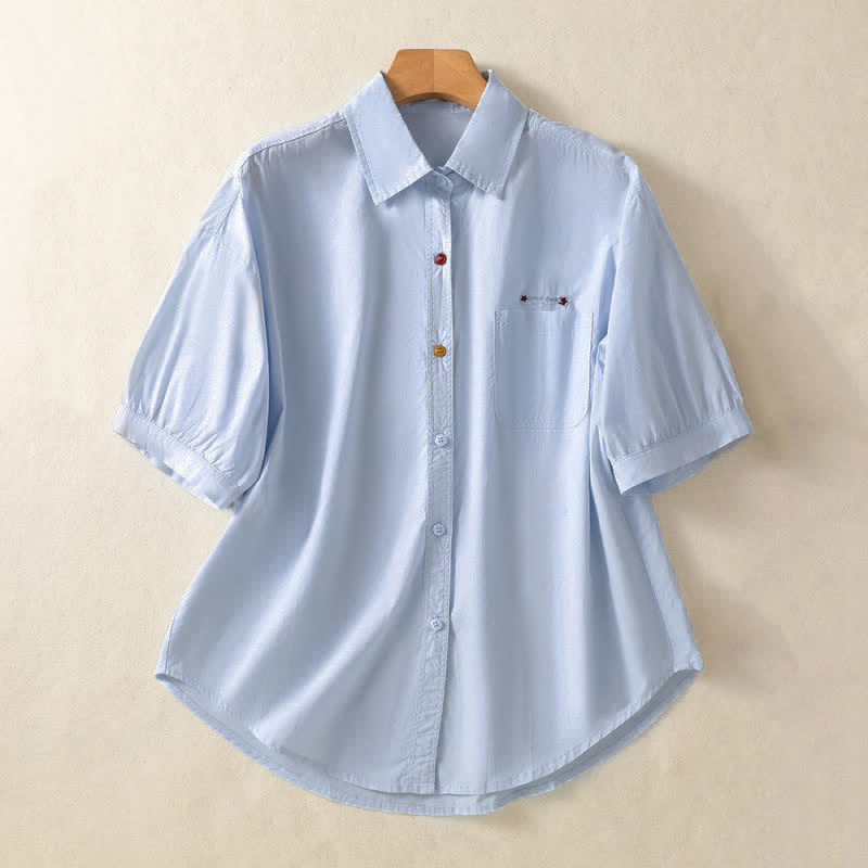 Buddha Stones Camisa de manga corta para mujer, estilo casual de verano, minimalista, con botones y bolsillo de parche. - Azul claro - US8-10, UK/AU12-14, EU40-42 (2XL) - image 0