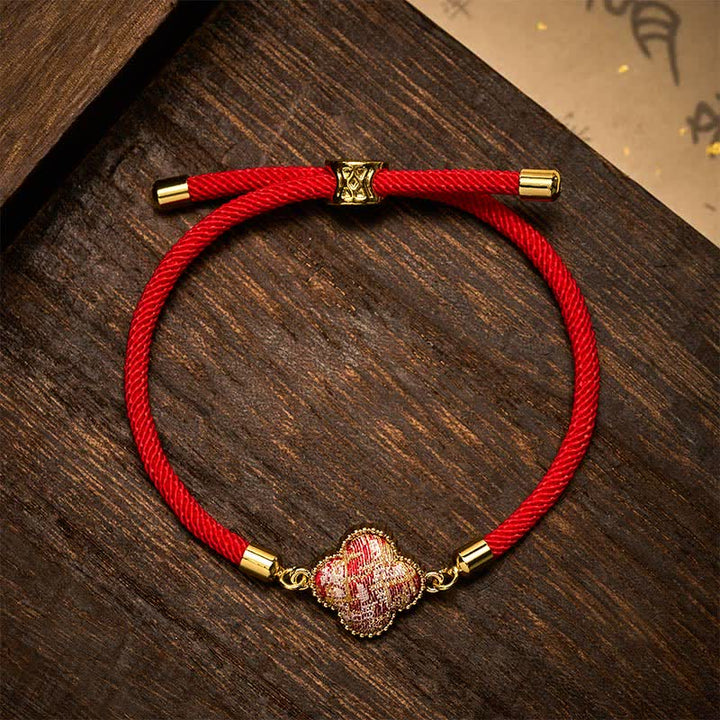 Buddha Stones Pulsera de la suerte con brocado de trébol de cuatro hojas y canción de hilo rojo - Brocado Song (mismo tono de color, el estampado varía) - image 0