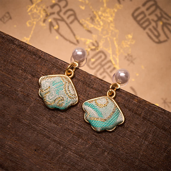 Buddha Stones Pendientes chinos de perlas con brocado en forma de hoja - Hoja (mismo tono de color, el patrón varía) - image 0