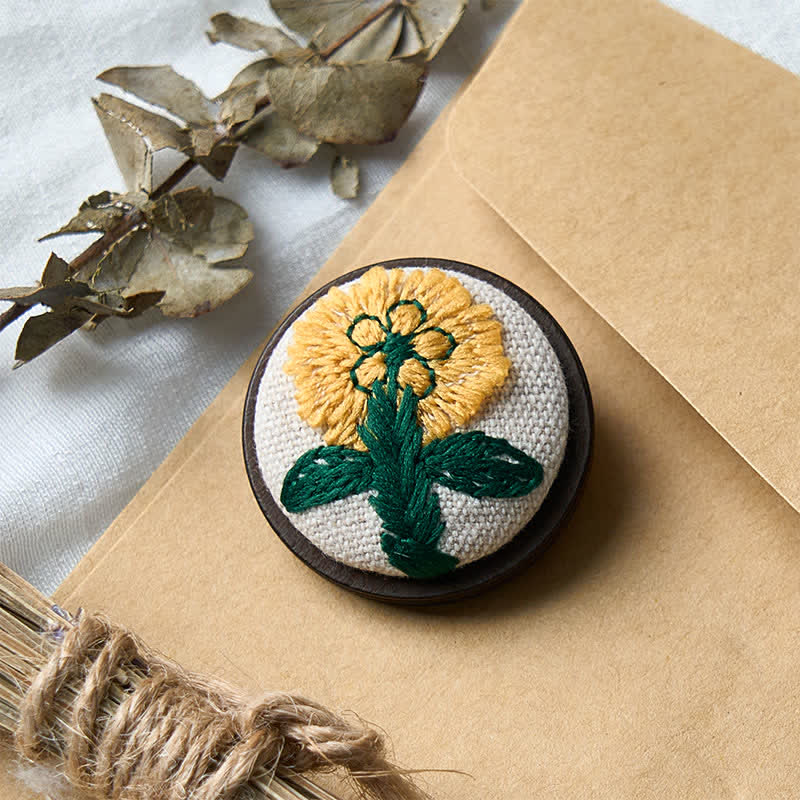 Buddha Stones Broche redondo de tela hecho a mano con diseño floral. - image 11
