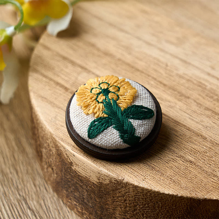 Buddha Stones Broche redondo de tela hecho a mano con diseño floral. - image 10