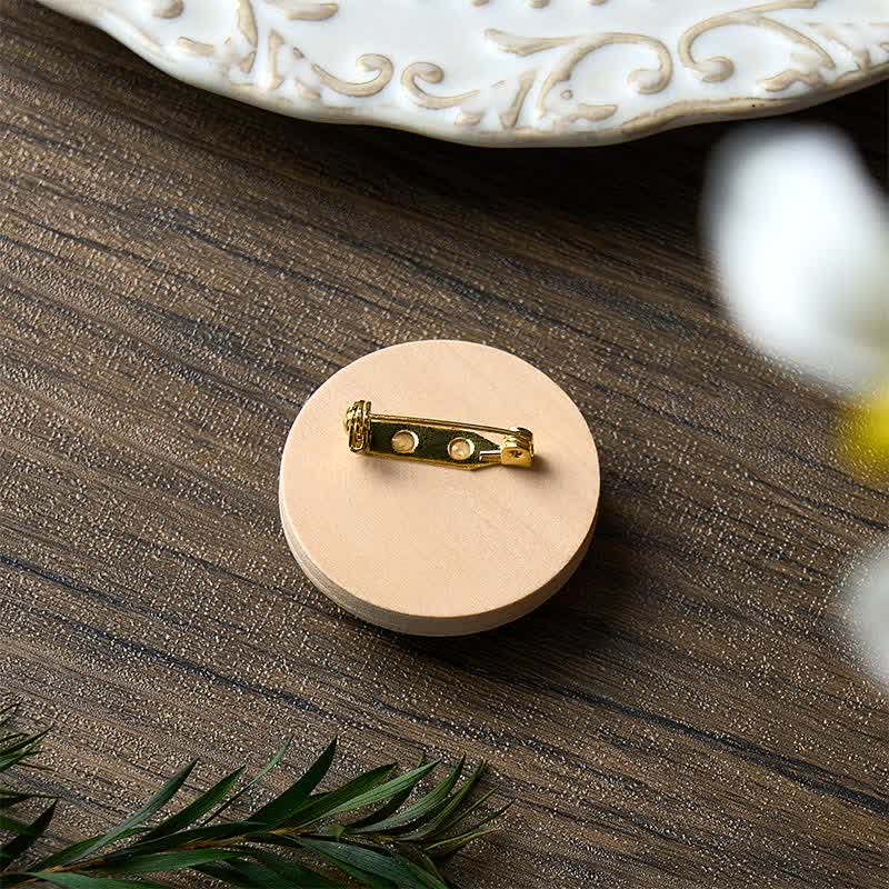 Buddha Stones Broche redondo de tela hecho a mano con diseño floral. - image 4