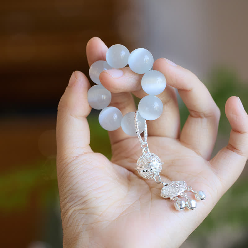 Buddha Stones Adornos de cuentas táctiles para meditación Ruyi con forma de campana de ojo de gato blanco - image 1