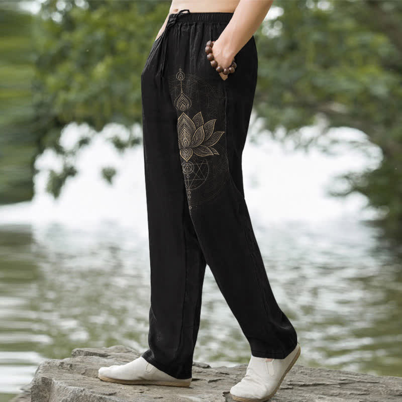 Buddha Stones Pantalones de hombre de algodón con estampado de mandala de loto y corte ajustado, con bolsillos. - image 1