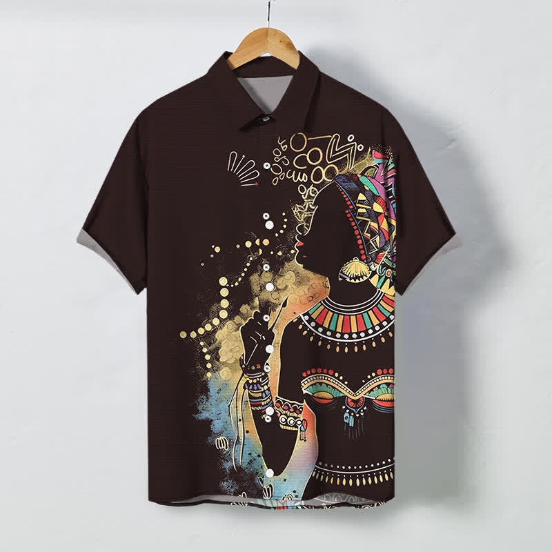 Buddha Stones Camisa de manga corta transpirable para hombre con estampado de silueta de mujer tribal y botones. - Marrón silla de montar - US/UK/AU48, UE58 (4XL) - image 5