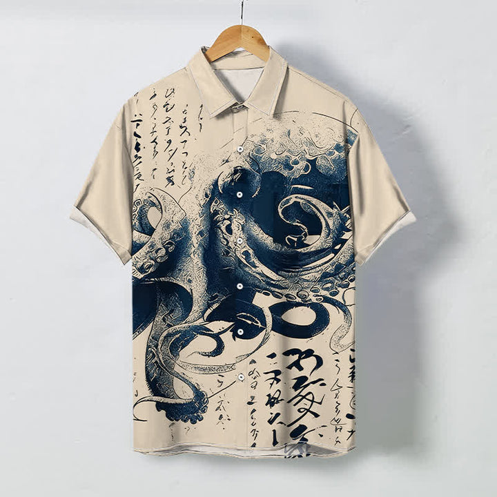 Buddha Stones Camisa de manga corta para hombre con botones y estampado de caligrafía de pulpo japonés, resistente a las arrugas. - Beige - US/UK/AU48, UE58 (4XL) - image 0