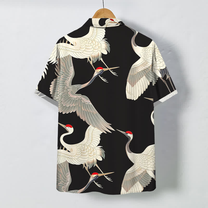 Buddha Stones Camisa de manga corta para hombre con botones y estampado de grulla de corona roja en vuelo, resistente a las arrugas. - image 1
