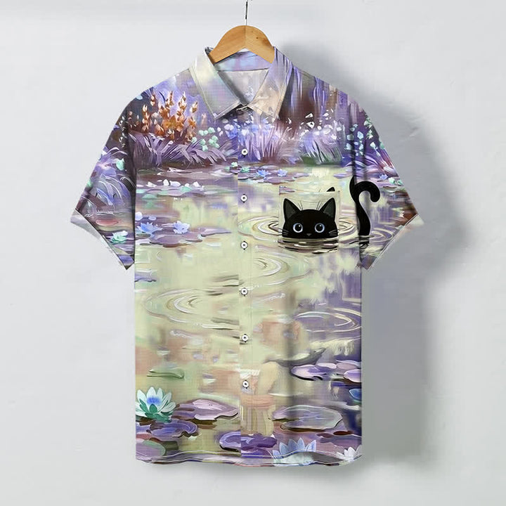 Buddha Stones Camisa transpirable de manga corta para hombre con estampado de lirios de agua y gato negro. - image 3