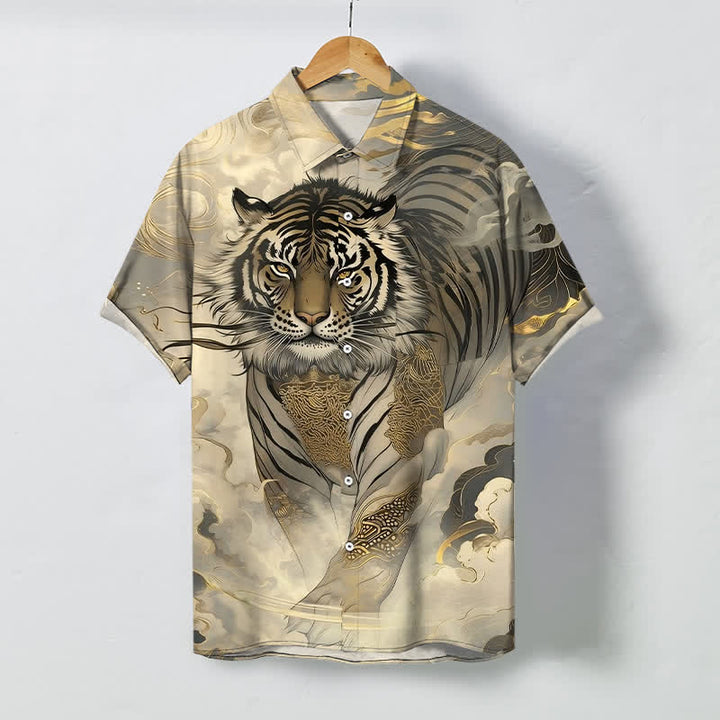 Buddha Stones Camisa de manga corta para hombre con botones y estampado de olas y nubes de tigre, resistente a las arrugas. - Beige - US/UK/AU48, UE58 (4XL) - image 0