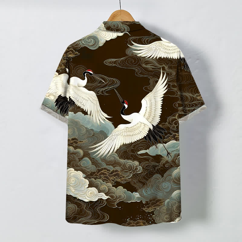 Buddha Stones Camisa de manga corta para hombre resistente a las arrugas con botones y estampado de nubes auspiciosas y grullas de corona roja en vuelo. - image 6