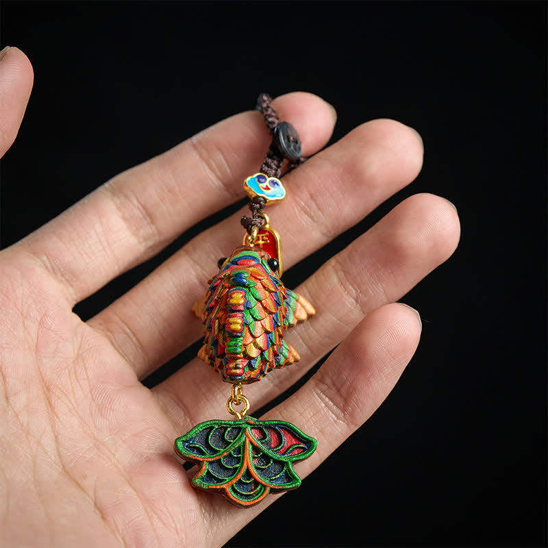 Buddha Stones Llaveros con amuletos de riqueza de eucalipto arcoíris tallados a mano con coloridos peces koi. - image 3