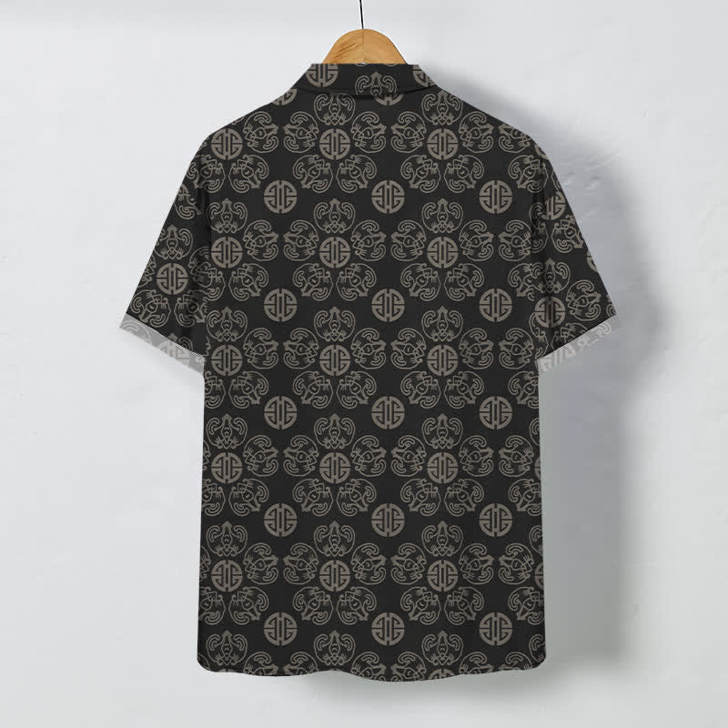 Buddha Stones Camisa de manga corta transpirable para hombre con botones de estampado geométrico y medallón vintage - image 1