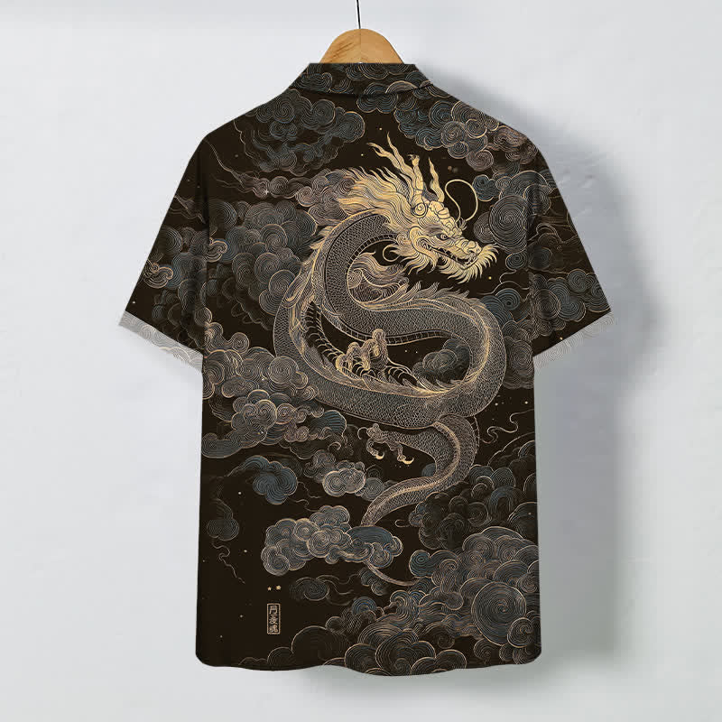 Buddha Stones Camisa de manga corta para hombre con botones y estampado de nube de dragón dorado, resistente a las arrugas. - image 1