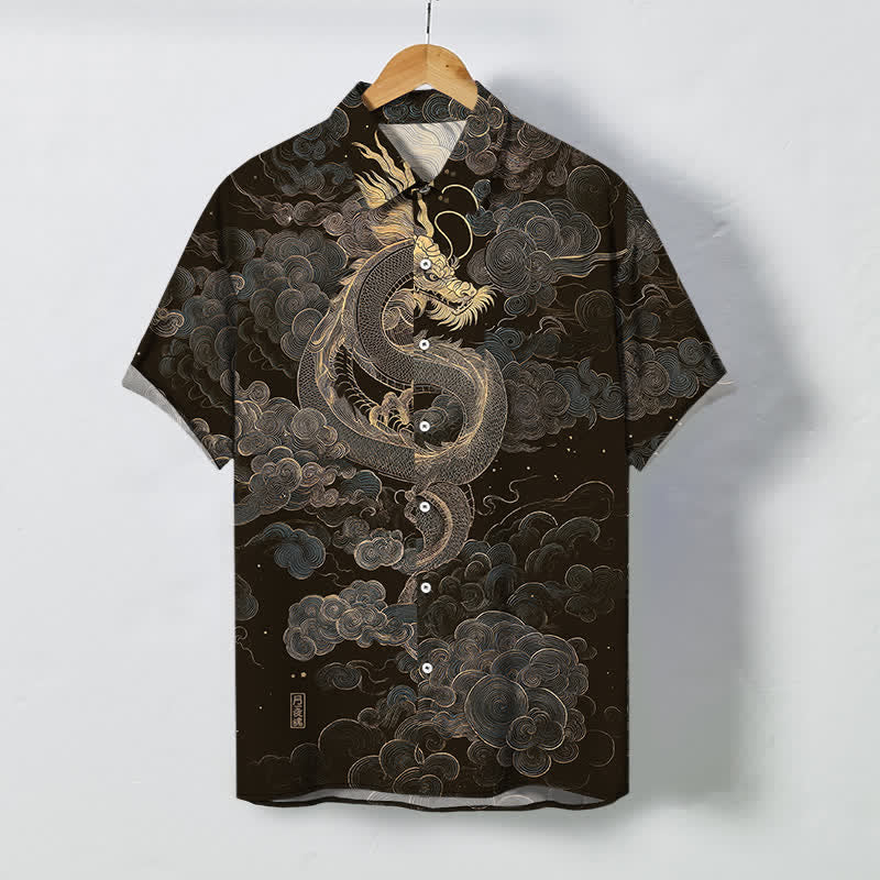 Buddha Stones Camisa de manga corta para hombre con botones y estampado de nube de dragón dorado, resistente a las arrugas. - Negro - US/UK/AU48, UE58 (4XL) - image 0