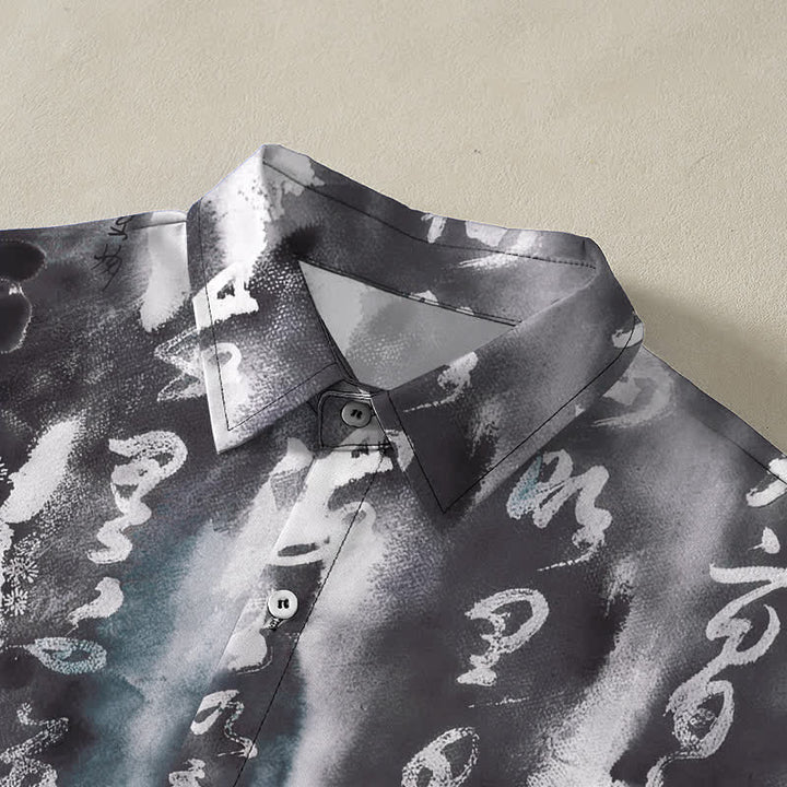 Buddha Stones Camisa transpirable de manga corta para hombre con botones y estampado floral caligráfico - image 2