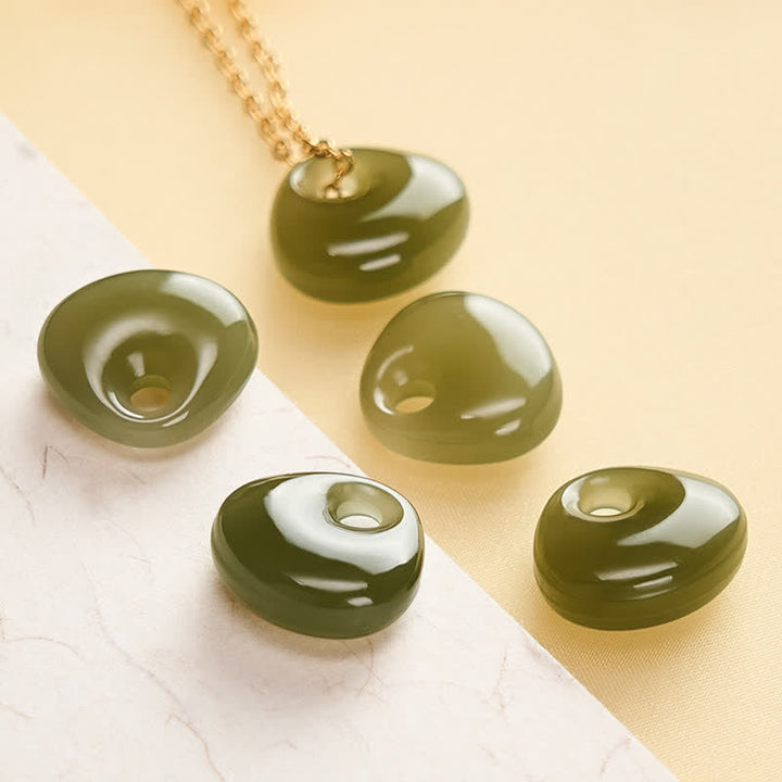 Buddha Stones Collar con mini colgante de jade con candado infantil y diseño de la suerte. - image 5