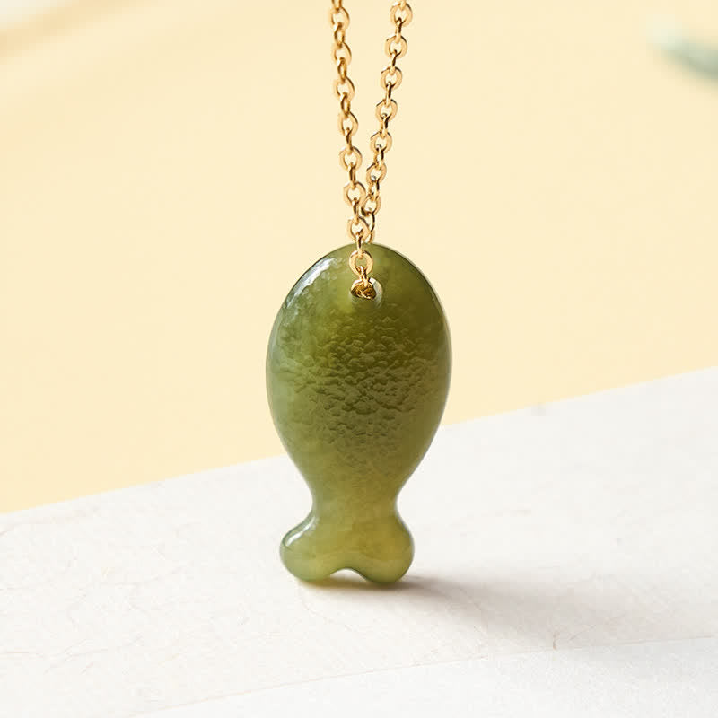 Buddha Stones Collar con colgante tallado a mano de Jade Little Fish Luck - Jade natural (el color puede variar) - Plata de ley 925 (Bendición♥Calma) - Verde claro - image 0