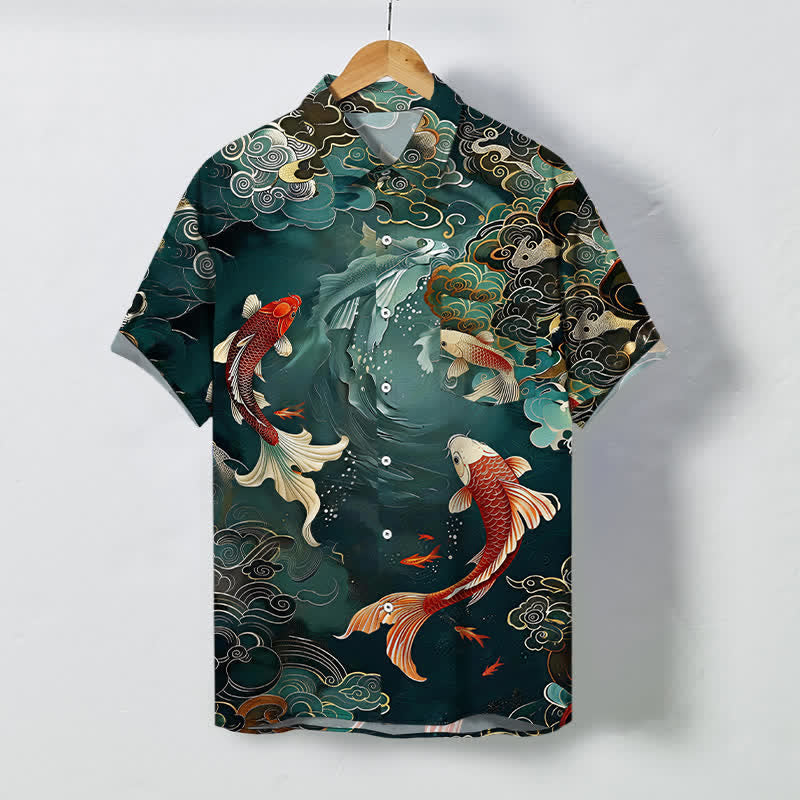 Buddha Stones Camisa de manga corta transpirable para hombre con estampado vintage de peces koi, olas y nubes. - Verde azulado - US/UK/AU48, UE58 (4XL) - image 0