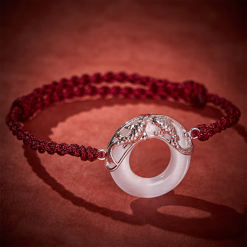 Buddha Stones Pulsera de hilo rojo con diseño de pez koi de jade blanco - image 1