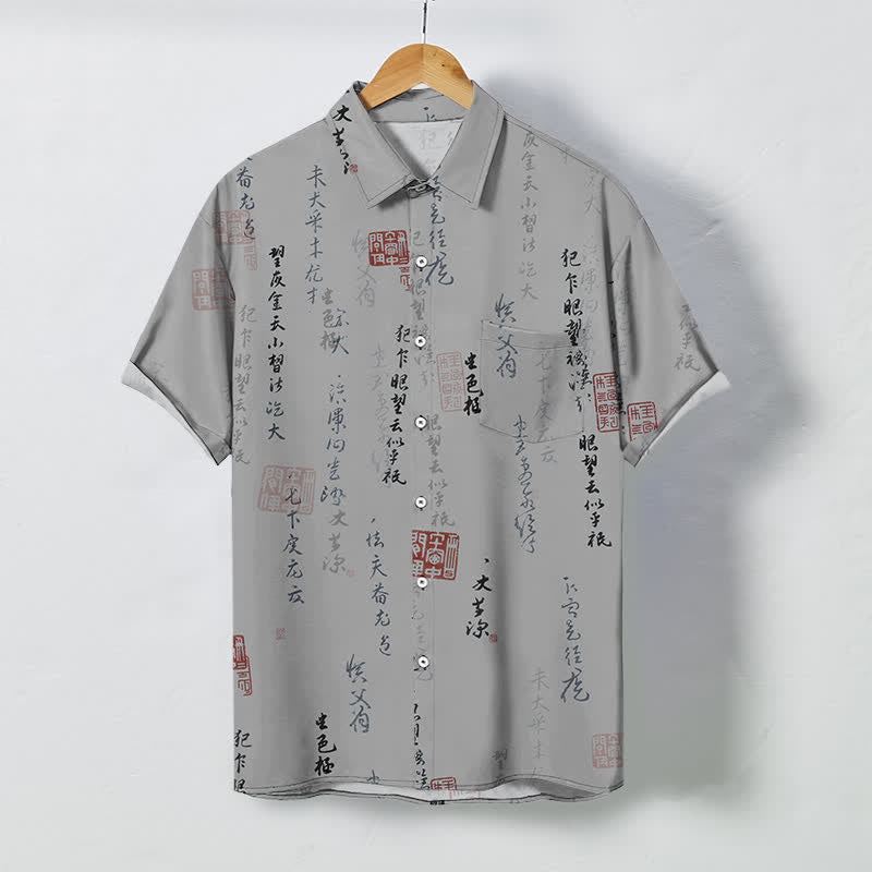 Buddha Stones Camisa transpirable de manga corta para hombre con botones y estampado de sello rojo y caligrafía china. - Plata - US/UK/AU48, UE58 (4XL) - image 5