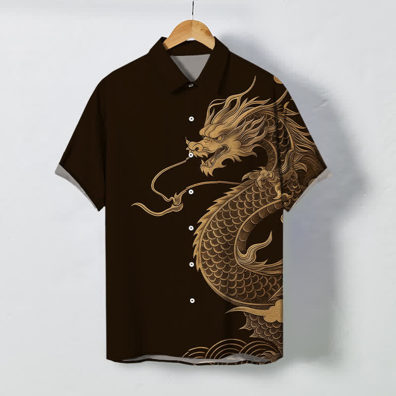 Buddha Stones Camisa transpirable de manga corta para hombre con botones y estampado de dragón oriental dorado - Marrón silla de montar - US/UK/AU48, UE58 (4XL) - image 0