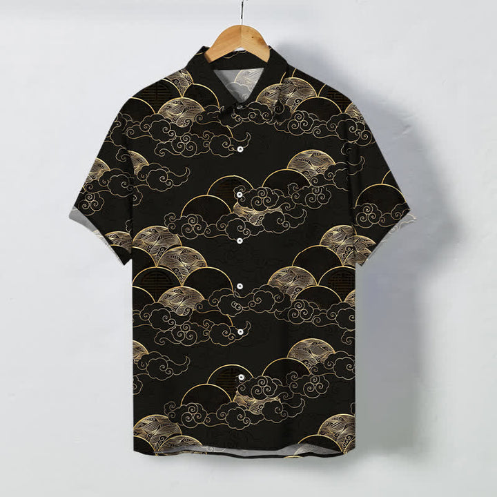 Buddha Stones Camisa transpirable de manga corta para hombre con botones y estampado de nubes doradas y olas lunares. - Negro - US/UK/AU48, UE58 (4XL) - image 0