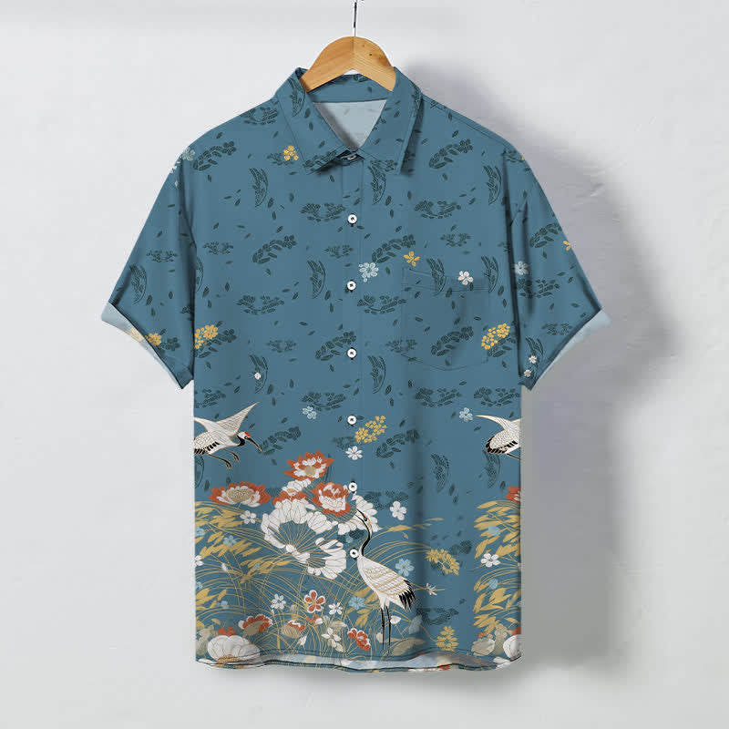 Buddha Stones Camisa transpirable de manga corta para hombre con botones y estampado floral de grullas - Azul acero - US/UK/AU48, UE58 (4XL) - image 0
