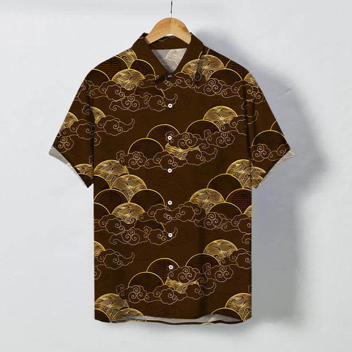 Buddha Stones Camisa transpirable de manga corta para hombre con botones y estampado de nubes doradas y olas lunares. - Marrón silla de montar - US/UK/AU48, UE58 (4XL) - image 5