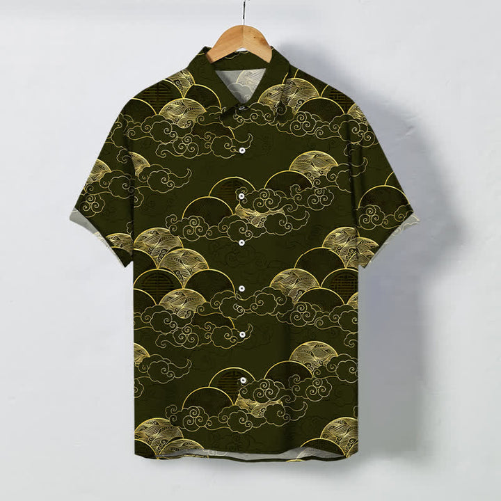Buddha Stones Camisa transpirable de manga corta para hombre con botones y estampado de nubes doradas y olas lunares. - Verde oliva oscuro - US/UK/AU48, UE58 (4XL) - image 7