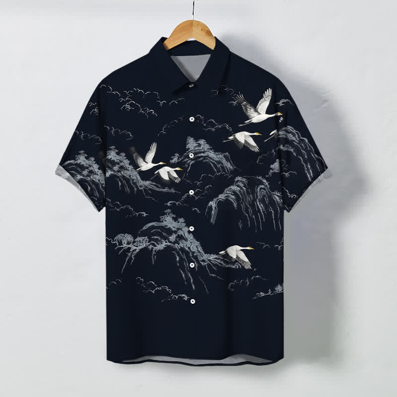 Buddha Stones Camisa transpirable de manga corta para hombre con botones y estampado de nubes y montaña de grullas de tinta - Marina de guerra - US/UK/AU48, UE58 (4XL) - image 0