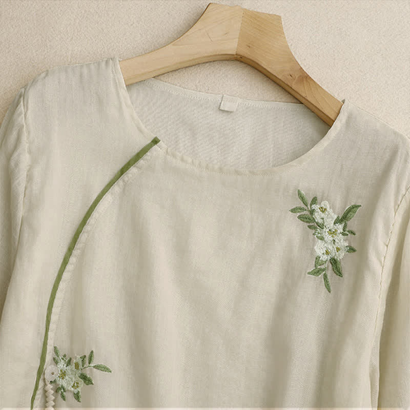 Camisa de mujer de manga tres cuartos con cuello redondo y bordado floral verde y Buddha Stones en color beige. - image 2