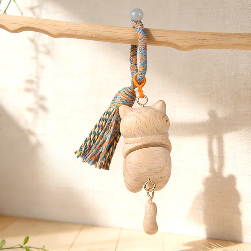 Buddha Stones Llaveros sencillos con borla de gato en madera natural tallada - image 1