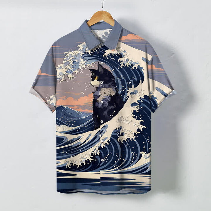 Buddha Stones Camisa transpirable de manga corta para hombre con botones y estampado de gato negro de la Gran Ola - Azul acero claro - US/UK/AU48, UE58 (4XL) - image 0