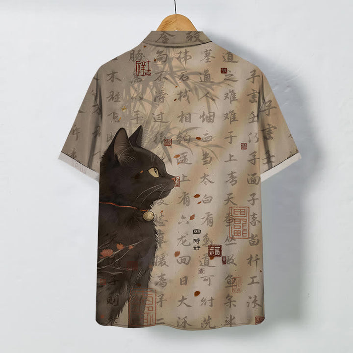 Buddha Stones Camisa transpirable de manga corta para hombre con botones y estampado de sello de caligrafía de gato negro - image 1