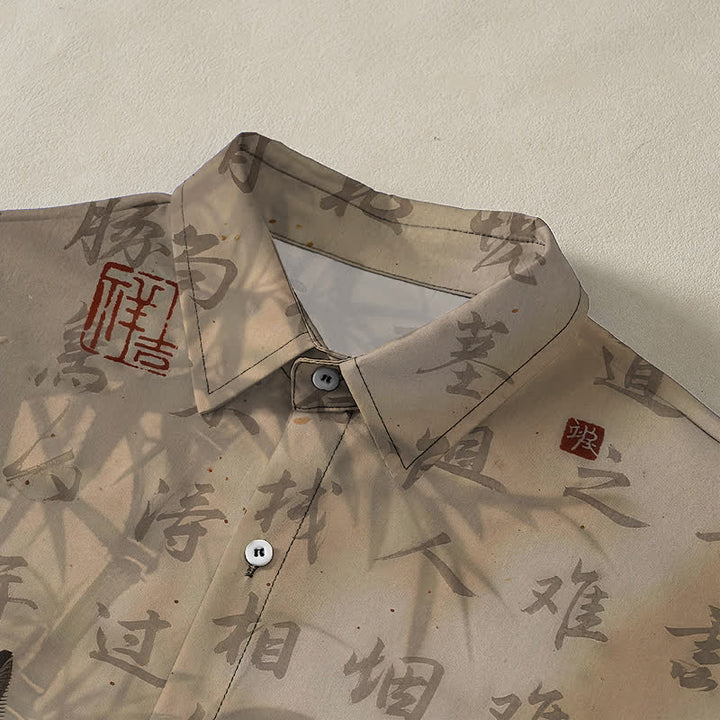 Buddha Stones Camisa transpirable de manga corta para hombre con botones y estampado de sello de caligrafía de gato negro - image 2
