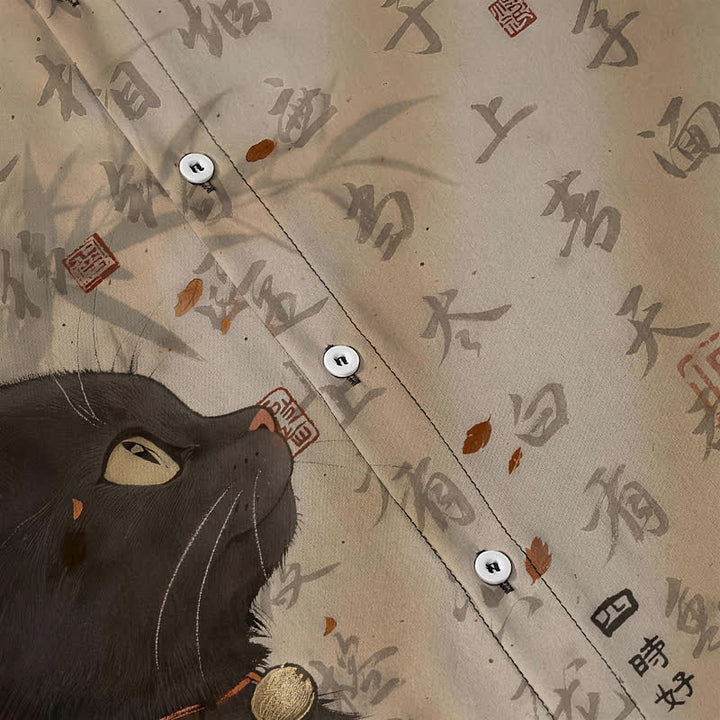 Buddha Stones Camisa transpirable de manga corta para hombre con botones y estampado de sello de caligrafía de gato negro - image 3