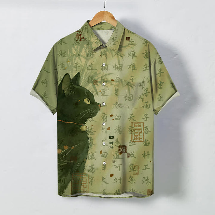 Buddha Stones Camisa transpirable de manga corta para hombre con botones y estampado de sello de caligrafía de gato negro - Caqui oscuro - US/UK/AU48, UE58 (4XL) - image 5