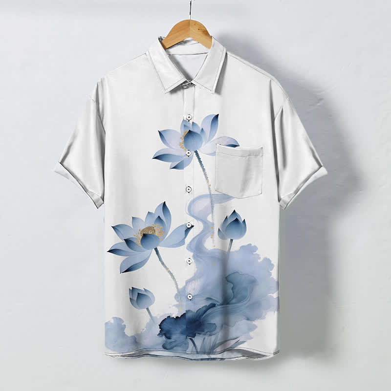 Buddha Stones Camisa de manga corta para hombre con botones estampados de tinta Blue Lotus, resistente a las arrugas. - Blanco - US/UK/AU48, UE58 (4XL) - image 0