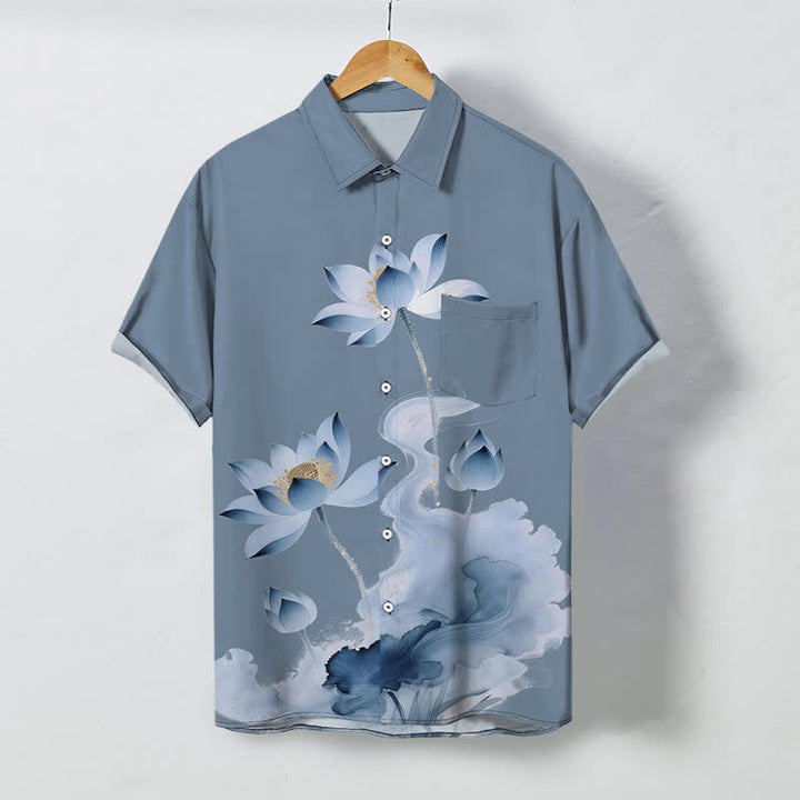 Buddha Stones Camisa de manga corta para hombre con botones estampados de tinta Blue Lotus, resistente a las arrugas. - Azul acero claro - US/UK/AU48, UE58 (4XL) - image 5
