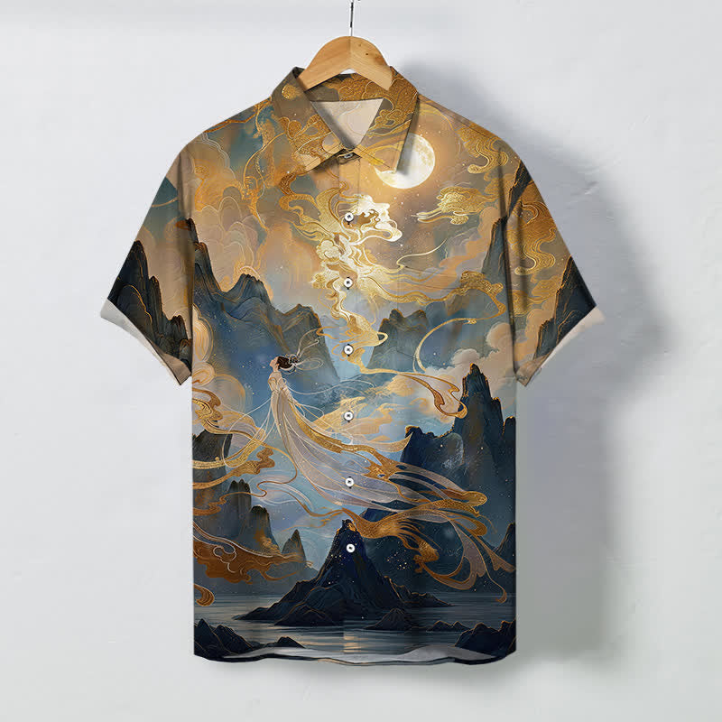 Buddha Stones Camisa de manga corta para hombre con botones y estampado de nubes y luna en la montaña brumosa, resistente a las arrugas. - Broncearse - US/UK/AU48, UE58 (4XL) - image 0