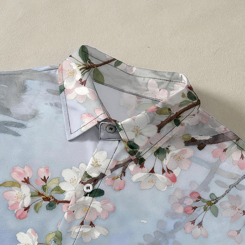 Buddha Stones Camisa de manga corta para hombre con botones y estampado de gato en flor de cerezo junto al agua, resistente a las arrugas. - image 2