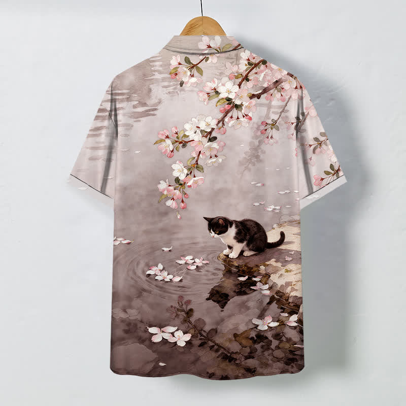 Buddha Stones Camisa de manga corta para hombre con botones y estampado de gato en flor de cerezo junto al agua, resistente a las arrugas. - image 6